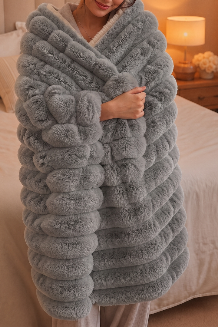 Cosycombe™ Two-Tone Reversible Plush Blanket – Fluffy Plush Meets Silky Velour